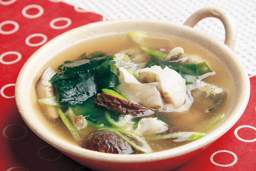 白身魚とわかめの中華スープ