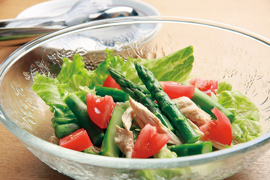 蒸し鶏とアスパラの中華風サラダ