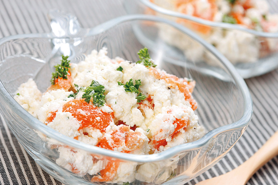 カッテージチーズとスモークサーモンのサラダ