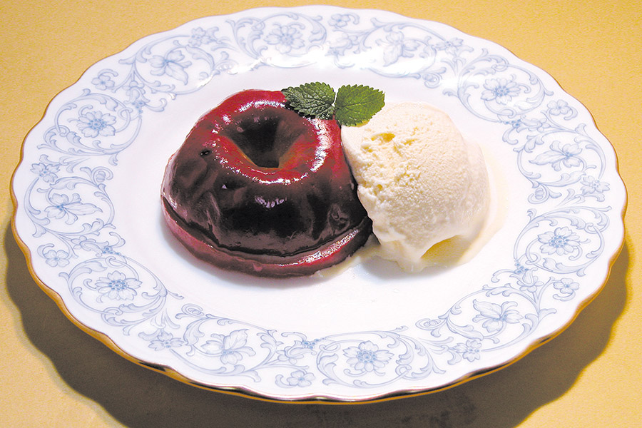 りんごの包み焼きアイスクリーム添え