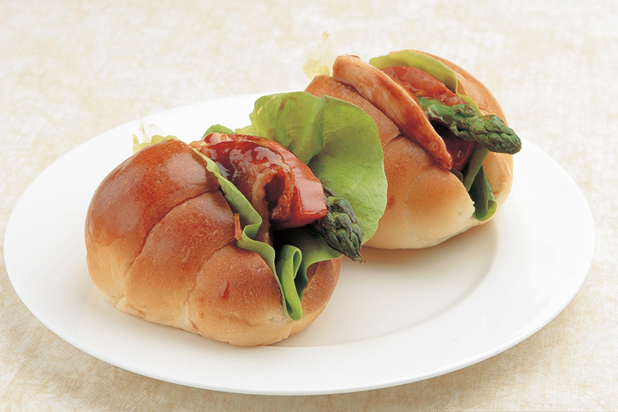 鶏のグリル焼きオープンサンド