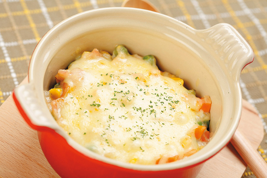 ベーコンとミックスベジタブルのグラタン