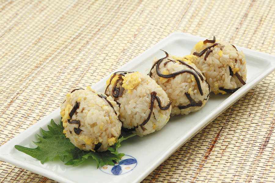 塩昆布入りおにぎり