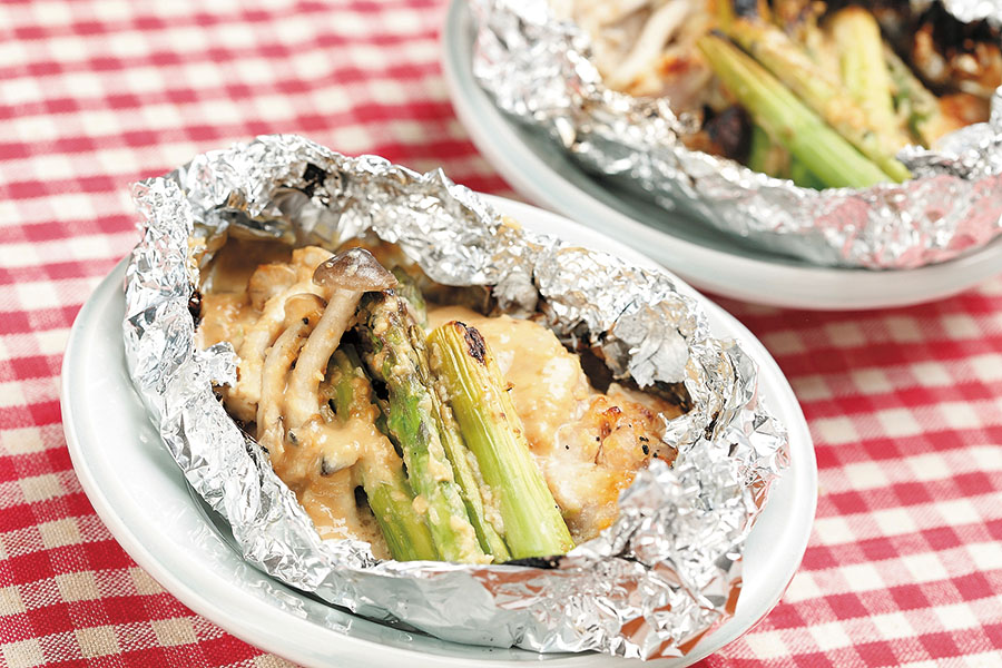 鶏肉とアスパラのホイル焼き