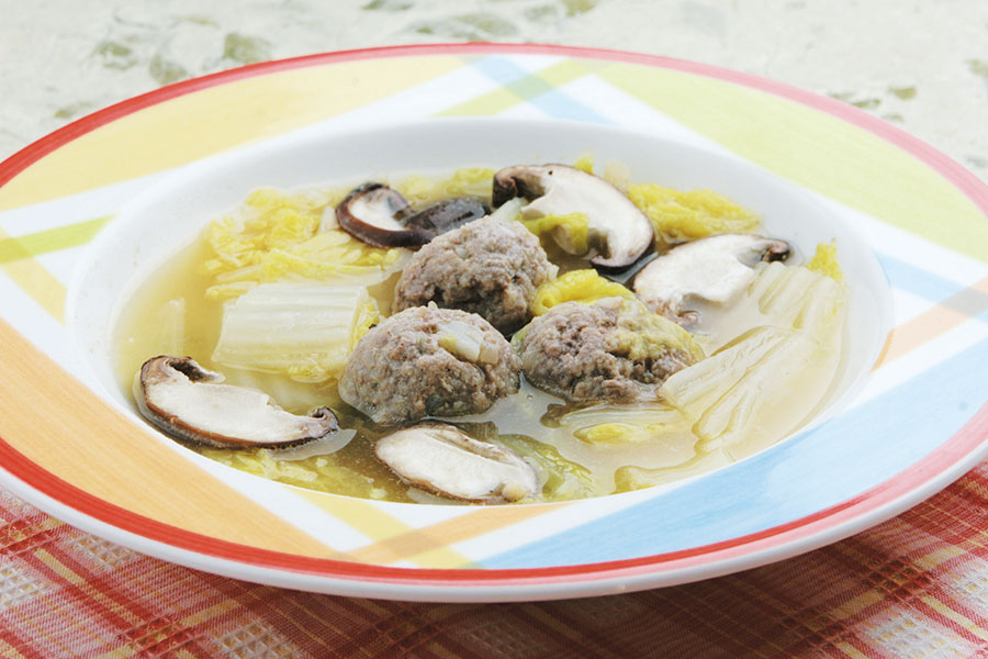 牛肉のミートボールと白菜のスープ