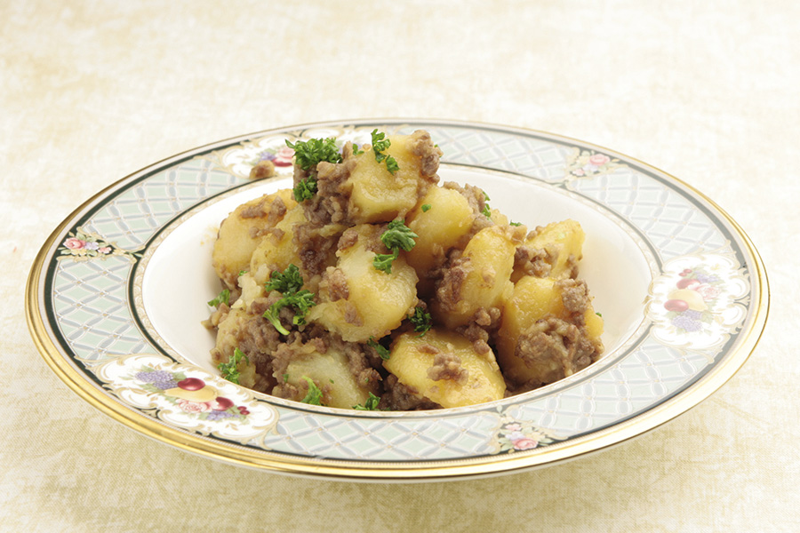 牛ひき肉とじゃがいものガーリック風味