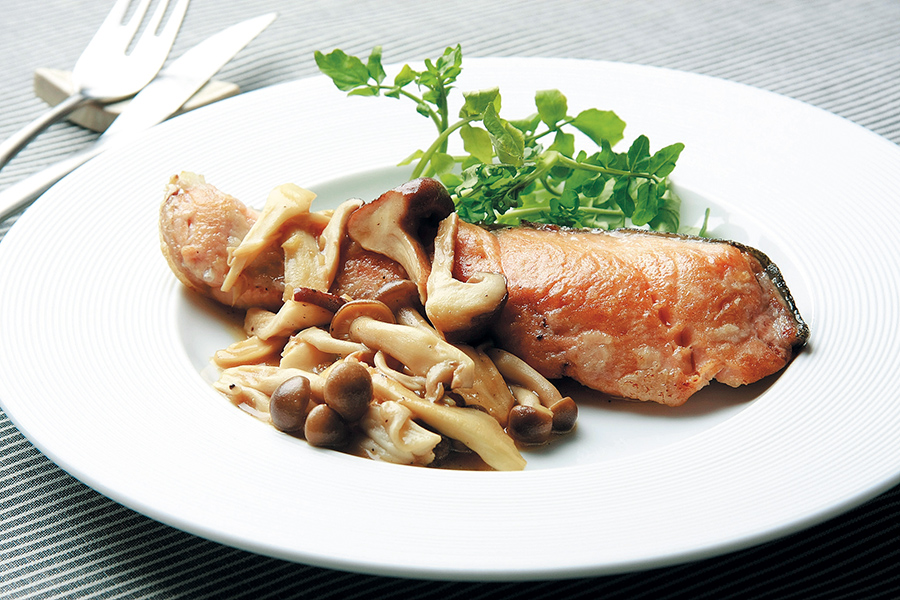 鮭のソテーレモン風味きのこソース