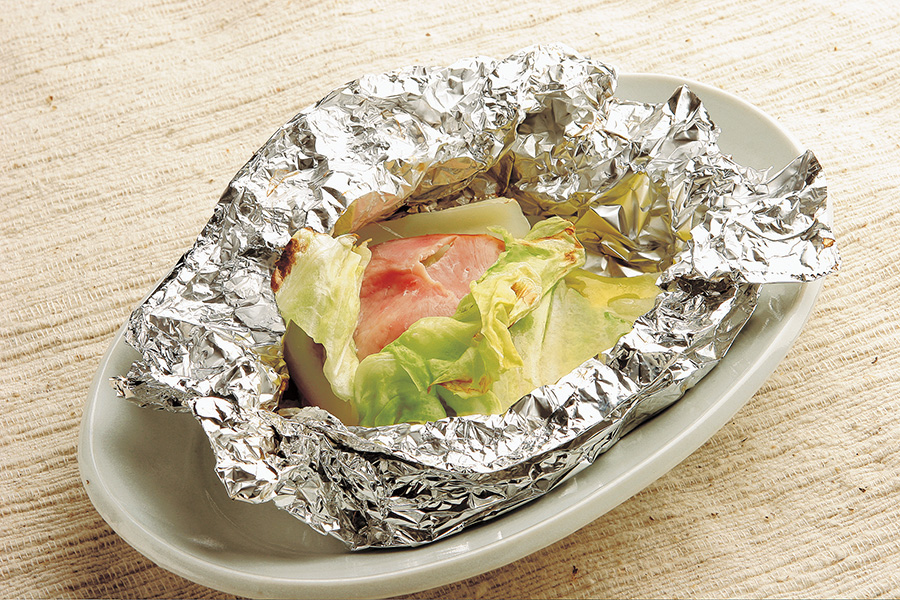 キャベツとハムのホイル焼き