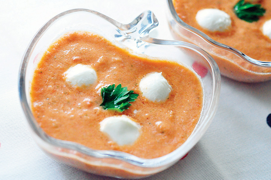 モッツァレラチーズ入りガスパチョ