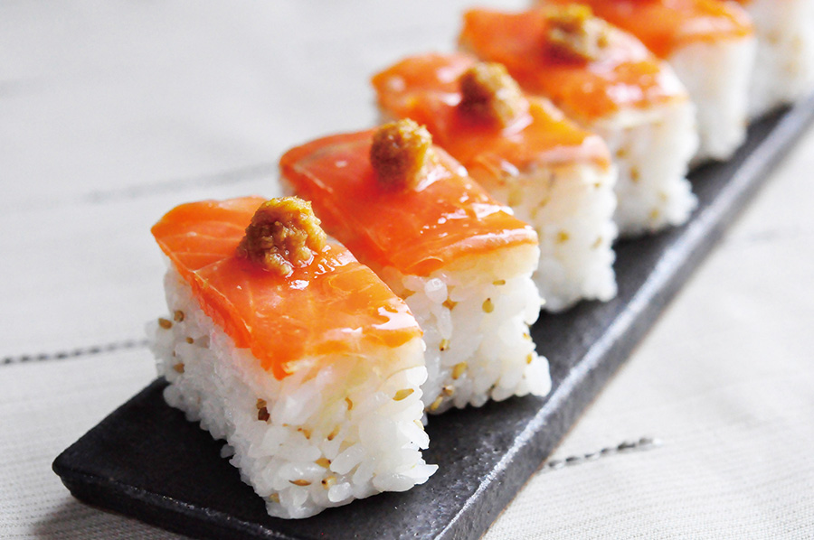 スモークサーモン押し寿司