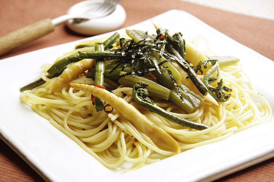 山菜たっぷりパスタ