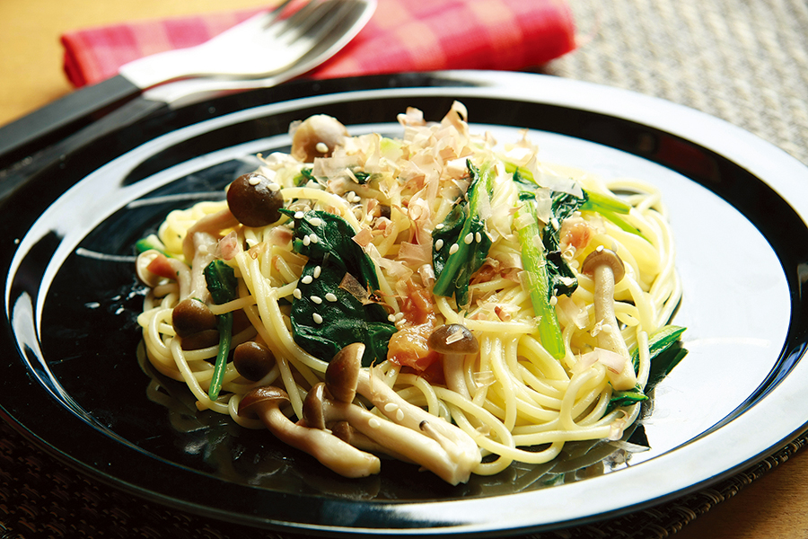 ほうれん草としめじの梅おかかスパゲティ