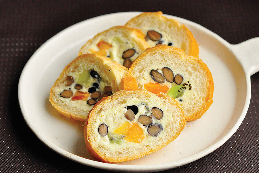 黒豆のスタッフドバゲット