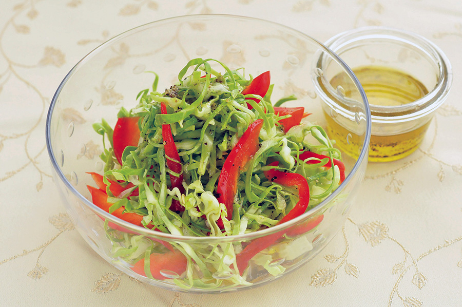 キャベツと赤ピーマンのレモンサラダ